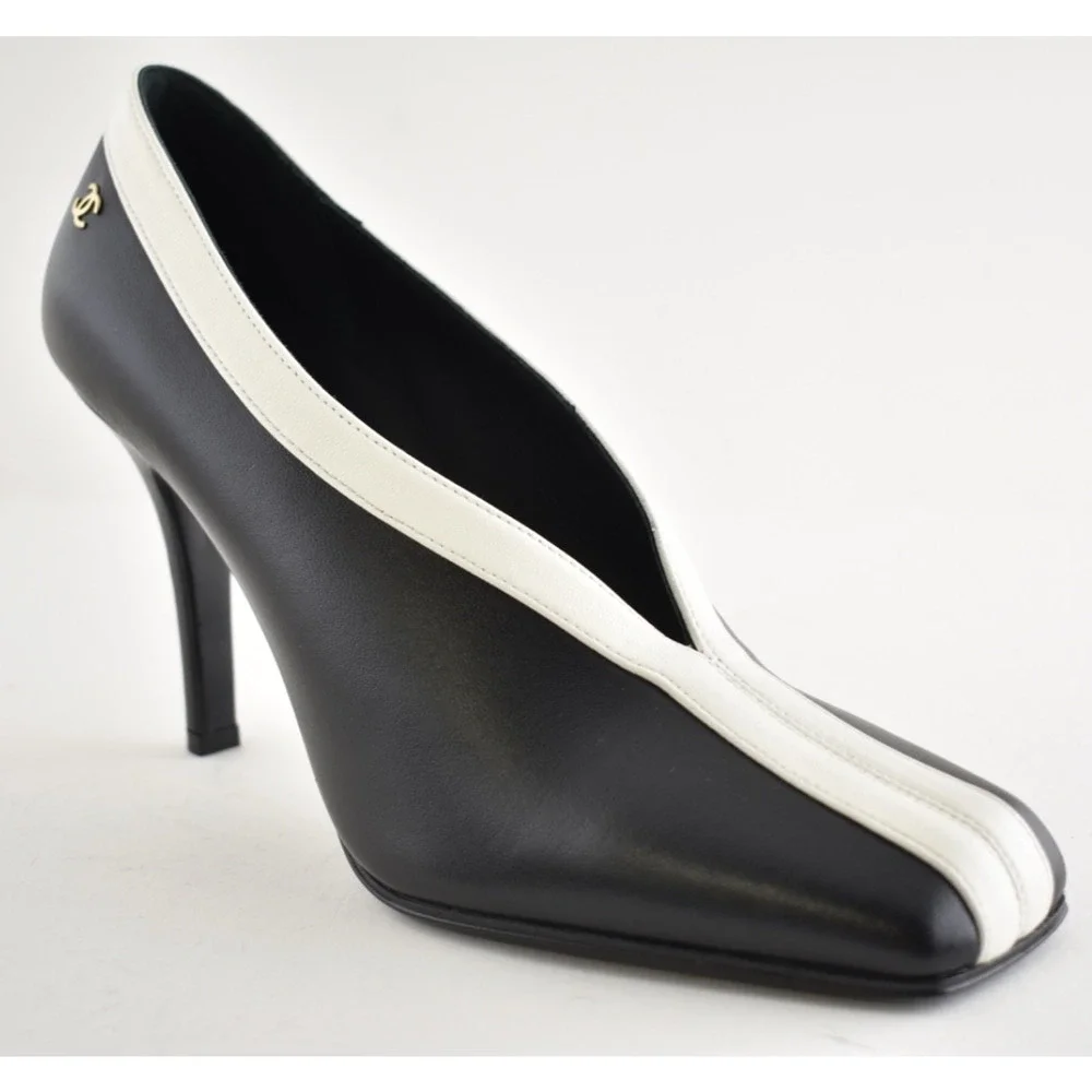 Chanel 26S Blazy Black Ivory White Lambskin Leather CC Gold Square Heel Pump 38
